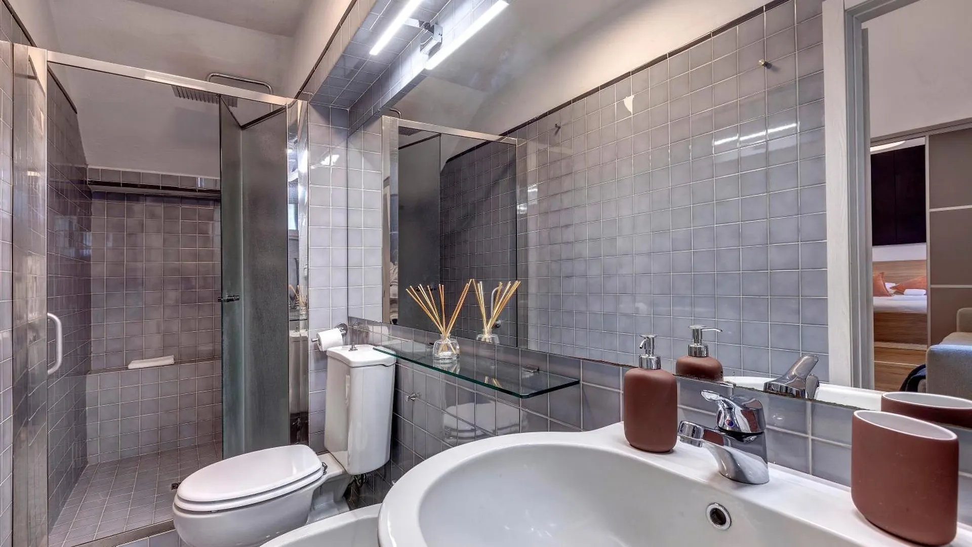 Gramsci Apartment By Mamo Florenz