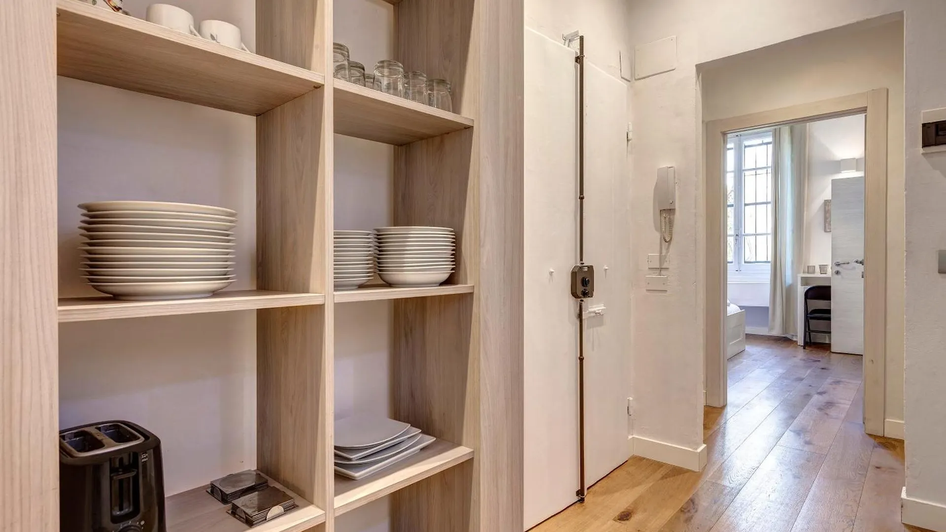 Gramsci Apartment By Mamo Florenz 0*,